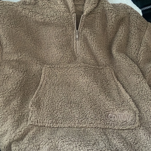 New! Comfy chocolate brown snuggle walk around blanket - Picture 3 of 6